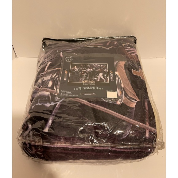 Ultimate Sherpa Boston Throw Blanket 5’ X 4’ HD Graphics Black/purple NWT